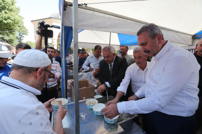 Şahinbey Belediyesi Ahilik Haftasını Pilav Dağıtarak Kutladı