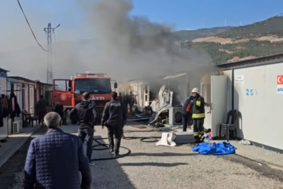 Konteyner Kentte Çıkan Yangında 2 Konteyner Kül Oldu