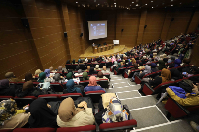 GAÜN’de Dünden Bugüne İslam Ümmetinin Durumu Konferansı