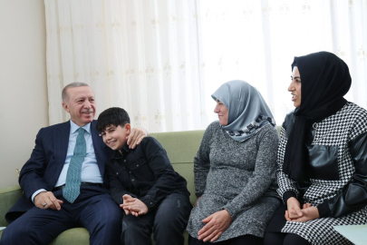 Cumhurbaşkanı Erdoğan’dan Depremzede Aileye Ziyaret