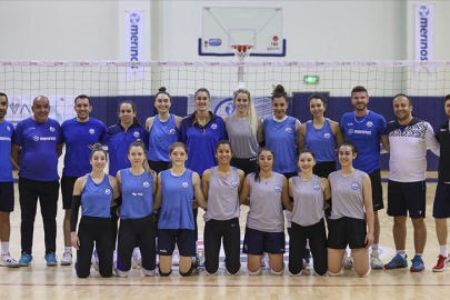 Merinos Kadın Voleybol Takımı Sözleşme Yeniledi