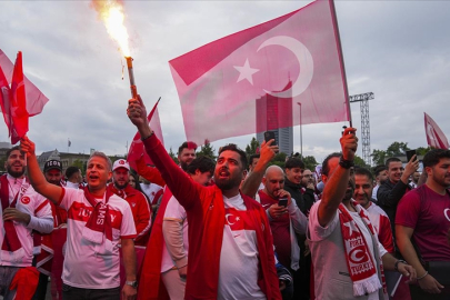 Avusturya-Türkiye Maçı Öncesinde Taraftar Yürüyüşü