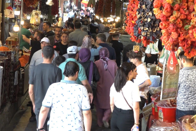 Turist Yoğunluğu Esnafın Yüzünü Güldürdü