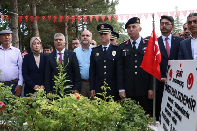 Şehit Ömer Halisdemir'in Kabri Başında Tören Düzenlendi