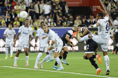 UEFA Şampiyonlar Ligi: Lugano FC: 1 - Fenerbahçe: 1 (İlk Yarı)