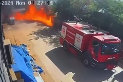 Fabrikada Yanan Boya Ve Tinerler Lav Gibi Sokağa Yayıldı