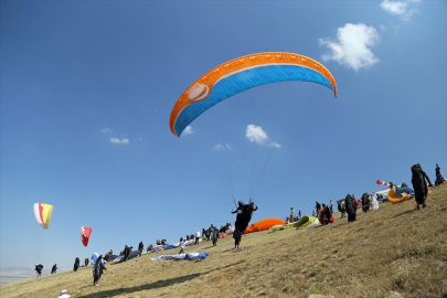 Yamaç Paraşütü Festivali Başlıyor