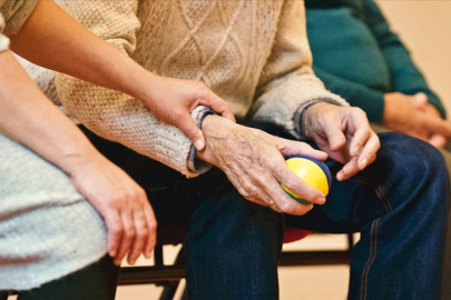 “Alzheimer Hastalığı Kadınları Daha Çok Etkiliyor”