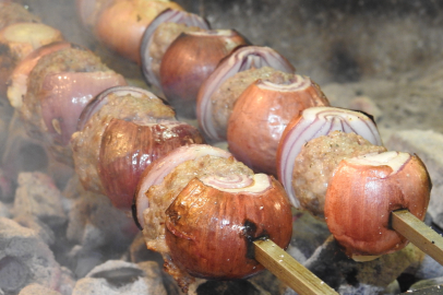 Gaziantep'te havanın soğumasıyla soğan kebabı sezonu açıldı