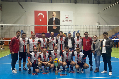 İslahiye Kaymakamlığı Voleybol Takımı Türkiye ikincisi oldu